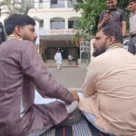 रतलाम-से-पैदल-भोपाल-पहुंचे-दो-कांग्रेस-कार्यकर्ता,-निष्कासन-के-विरोध-में-pcc-कार्यालय-के-बाहर-धरने-पर-बैठे