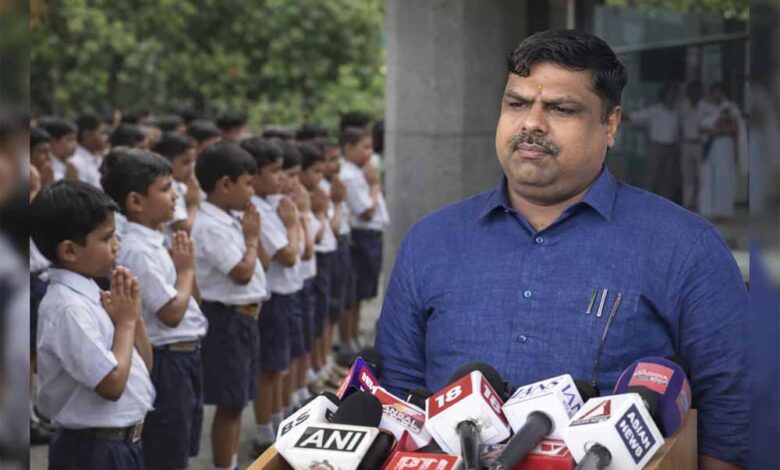 छत्तीसगढ़-के-सरकारी-स्कूलों-में-मंत्रोच्चार-रहेगा-अनिवार्य,-शिक्षा-मंत्री-गजेन्द्र-बोले-आदेश-वापस-नहीं-होगा